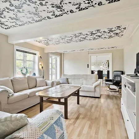 1497-aakirkeby-strandvejen-8 * Vester Somarken