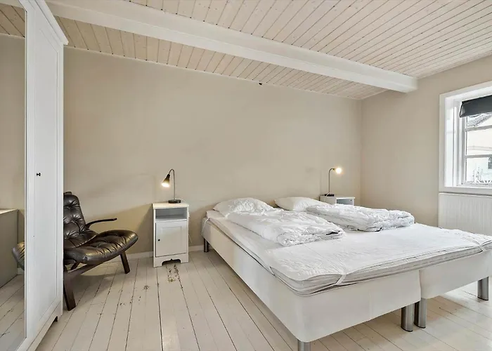 1497-aakirkeby-strandvejen-8 * Vester Somarken